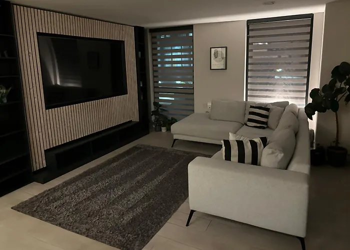 Riverside Wharf - Free Parking, Business, Couples & Families